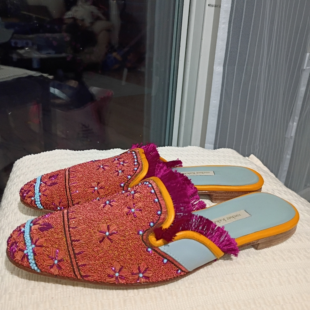 Meher Kakalia's Slipper is hand crafted  leather and embroidered .New Condition